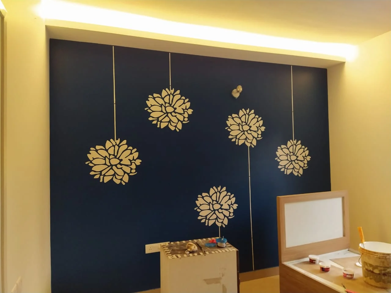 Decowall Hanging Flower Design in Round Shape
