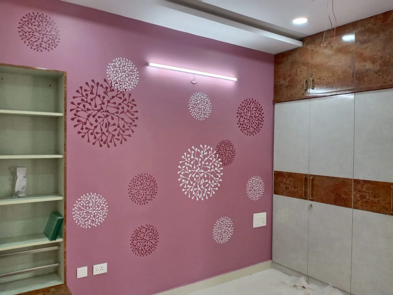 Decowall Flower Design in Round Shape