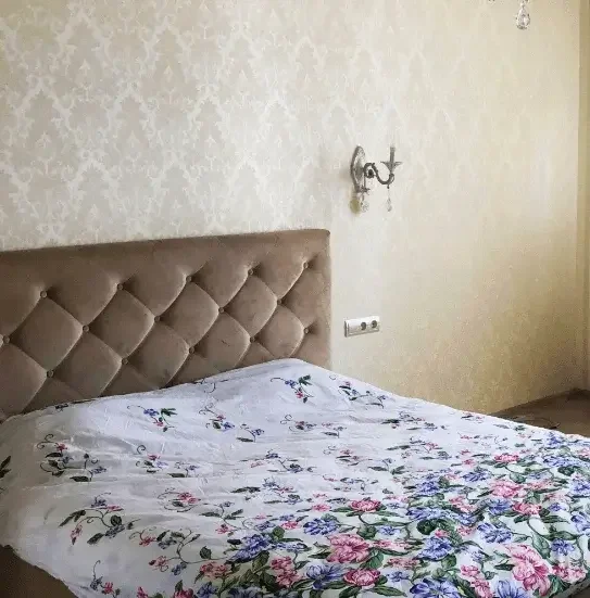 Tufted headboard with damask stencil wall
